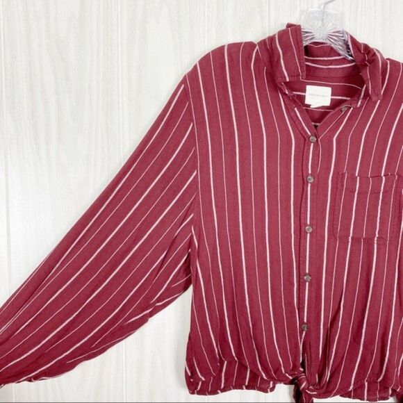 American Eagle | Stripe Tie Front Button Down Size Small - Picture 3 of 4